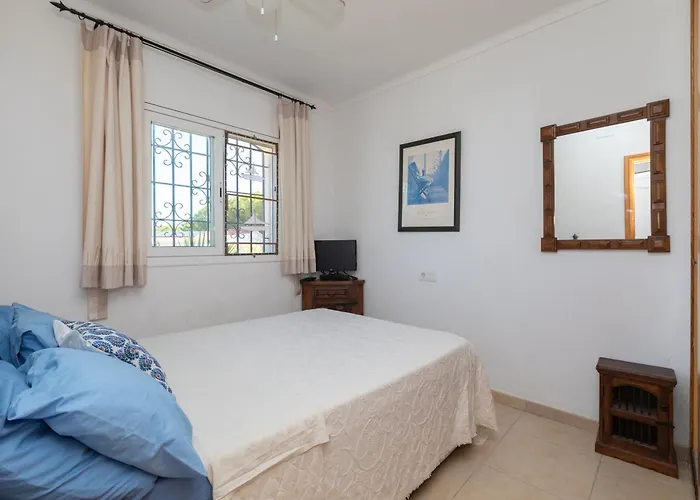 Detached With Private Pool * Ля Эскала
