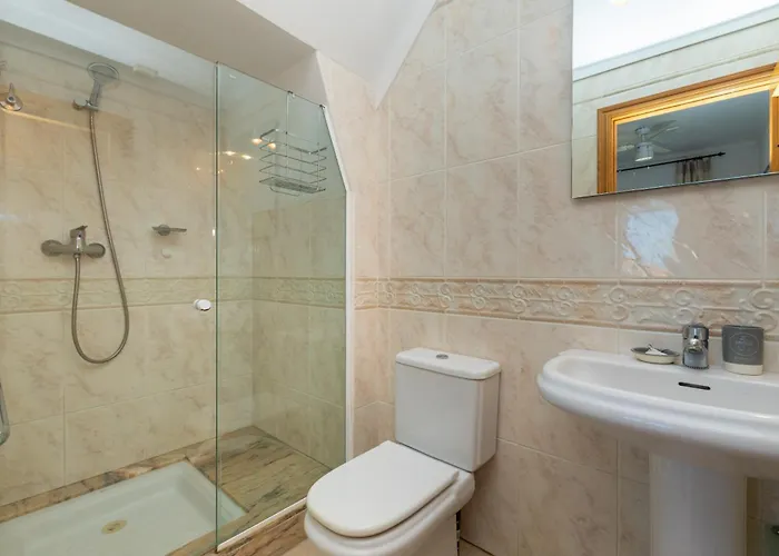 Detached With Private Pool Вилла