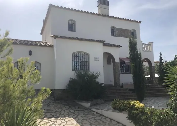 Detached With Private Pool