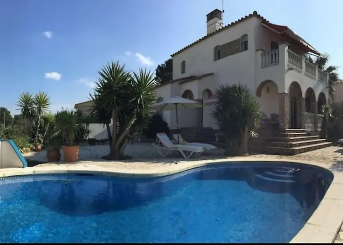 Detached With Private Pool فيلة L' Escala
