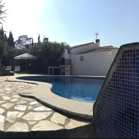 Detached With Private Pool فيلة