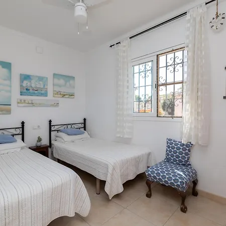 فيلة Detached With Private Pool *