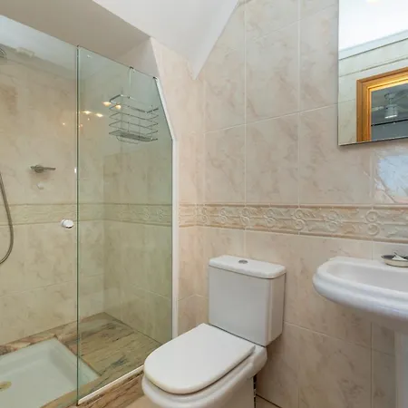 Detached With Private Pool فيلة
