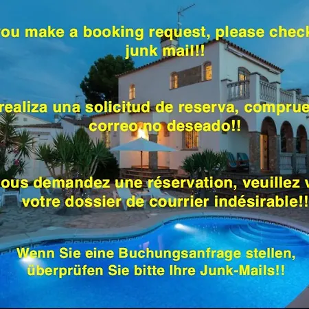 Detached With Private Pool فيلة L' Escala